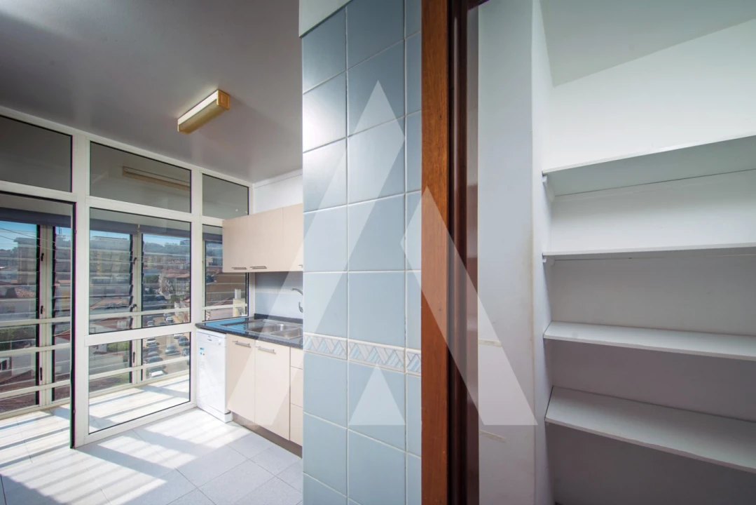 Apartamento T2 para Arrendamento em Santo Antonio dos Olivais Foto 5