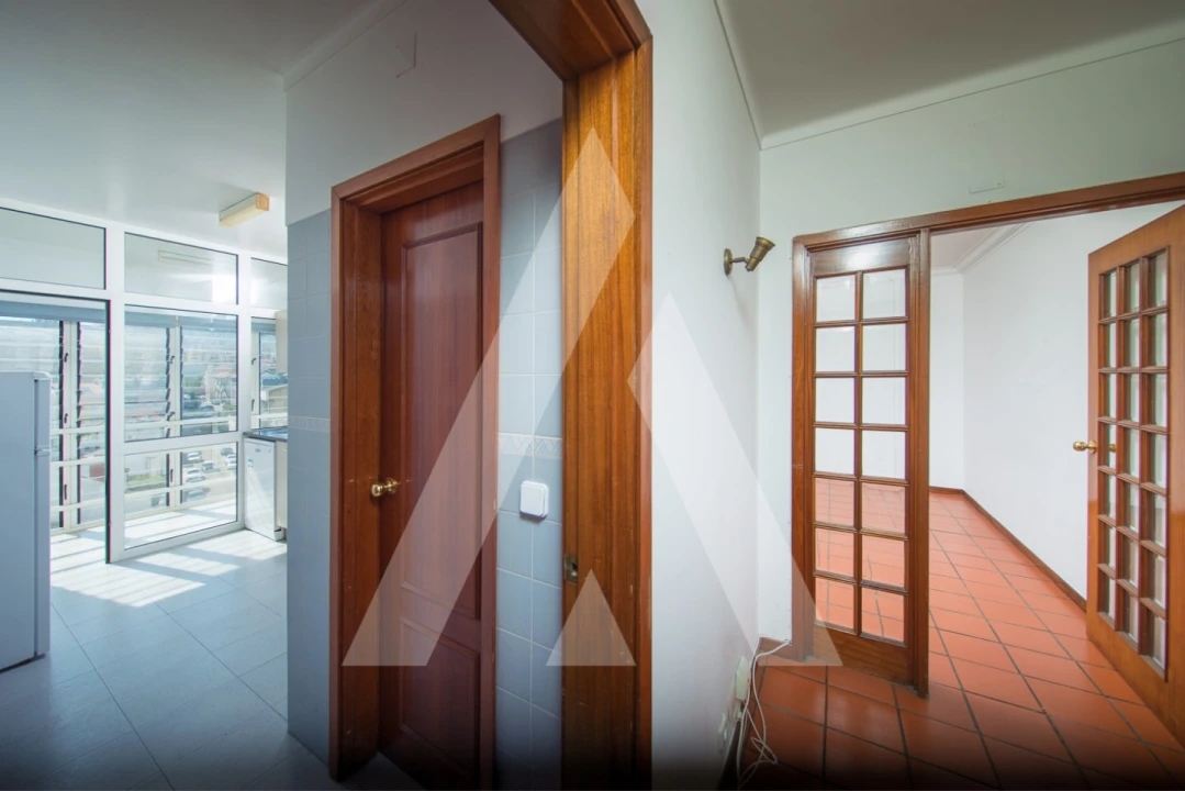 Apartamento T2 para Arrendamento em Santo Antonio dos Olivais Foto 6