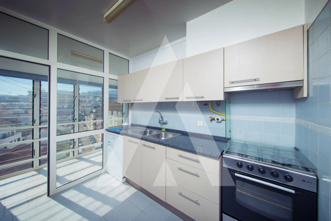 Apartamento T2 para Arrendamento em Santo Antonio dos Olivais Foto 7