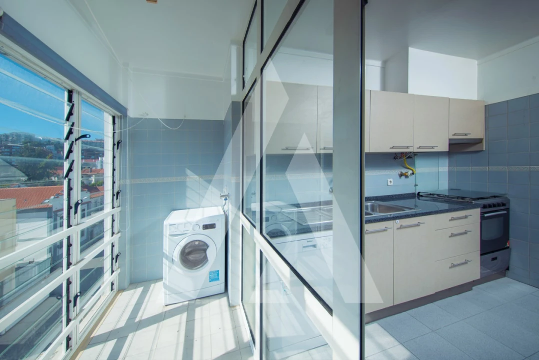Apartamento T2 para Arrendamento em Santo Antonio dos Olivais Foto 8
