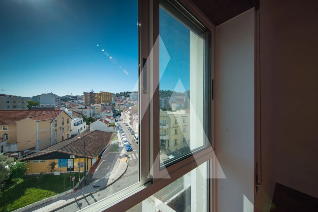 Apartamento T2 para Arrendamento em Santo Antonio dos Olivais Foto 12