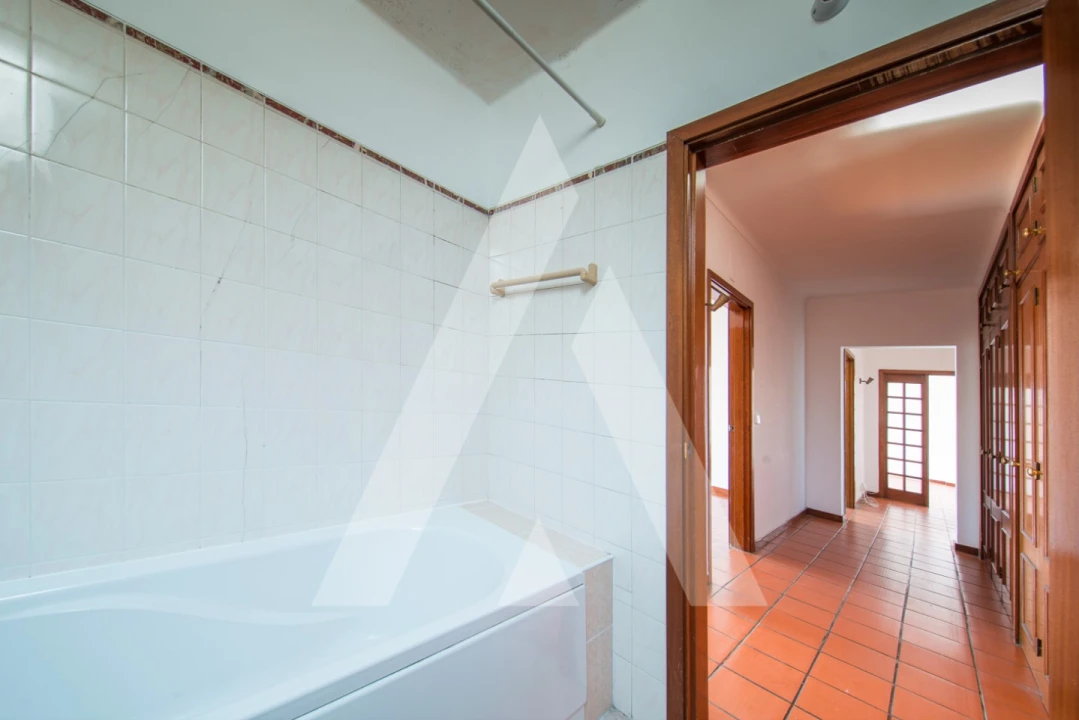 Apartamento T2 para Arrendamento em Santo Antonio dos Olivais Foto 17