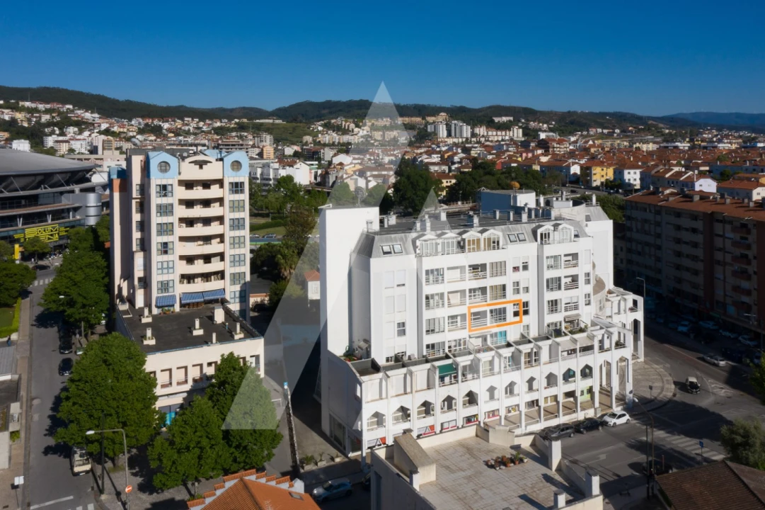 Apartamento T2 para Arrendamento em Santo Antonio dos Olivais Foto 19