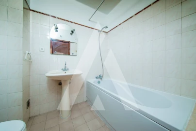 Apartamento T2 para Arrendamento em Santo Antonio dos Olivais