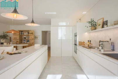 Apartamento T3 para Arrendamento em Glória e Vera Cruz