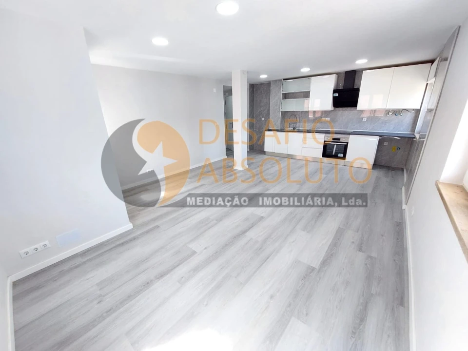 Apartamento T2 para Venda em Corroios Foto 1