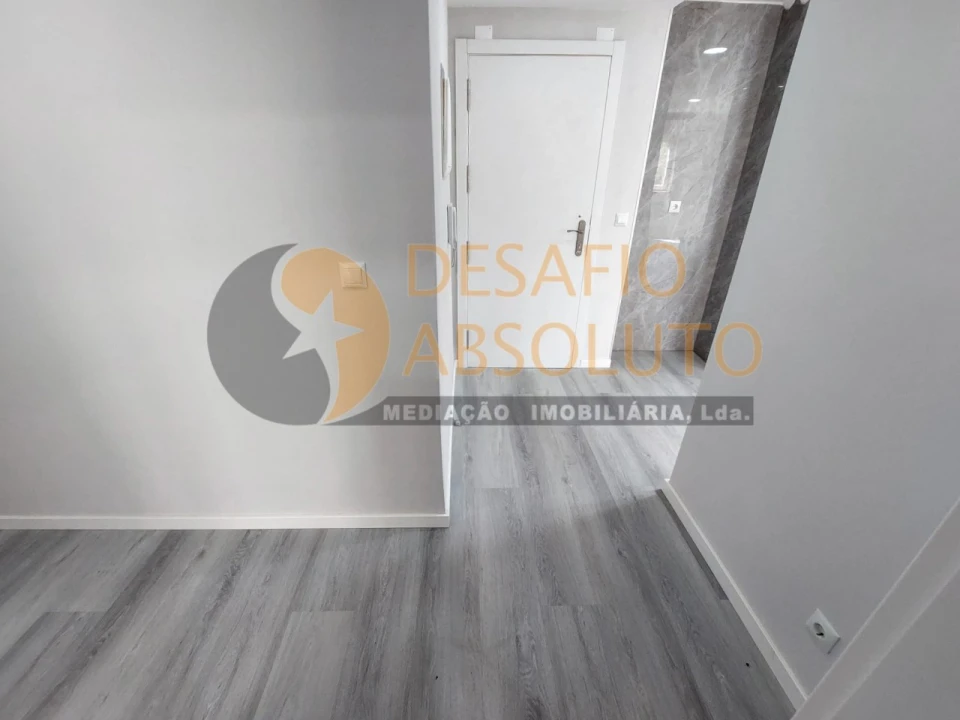 Apartamento T2 para Venda em Corroios Foto 3