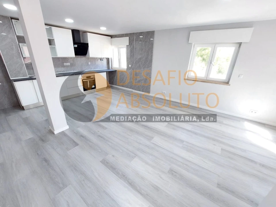 Apartamento T2 para Venda em Corroios Foto 5