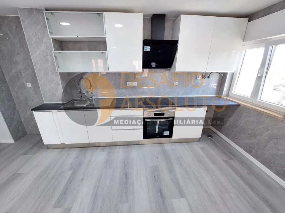 Apartamento T2 para Venda em Corroios Foto 8