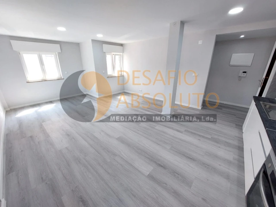 Apartamento T2 para Venda em Corroios Foto 9