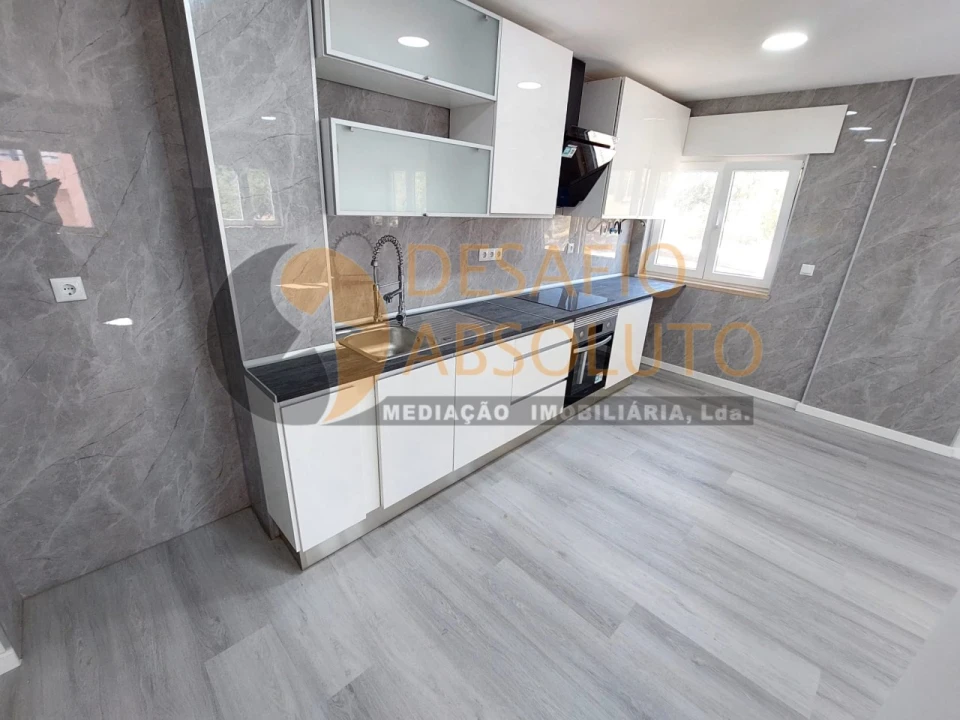 Apartamento T2 para Venda em Corroios Foto 10