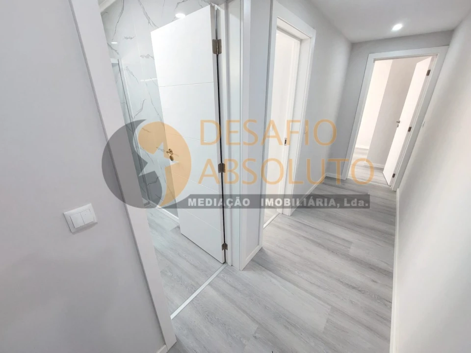 Apartamento T2 para Venda em Corroios Foto 12