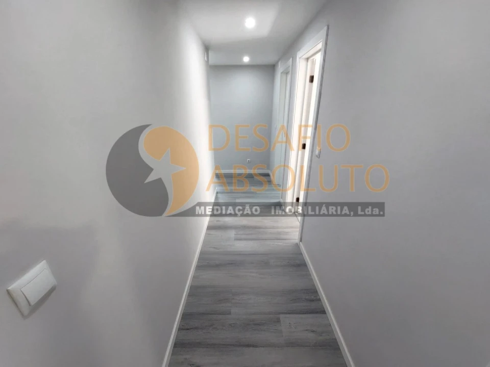 Apartamento T2 para Venda em Corroios Foto 13