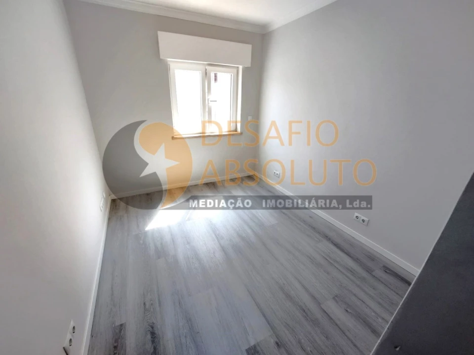 Apartamento T2 para Venda em Corroios Foto 16
