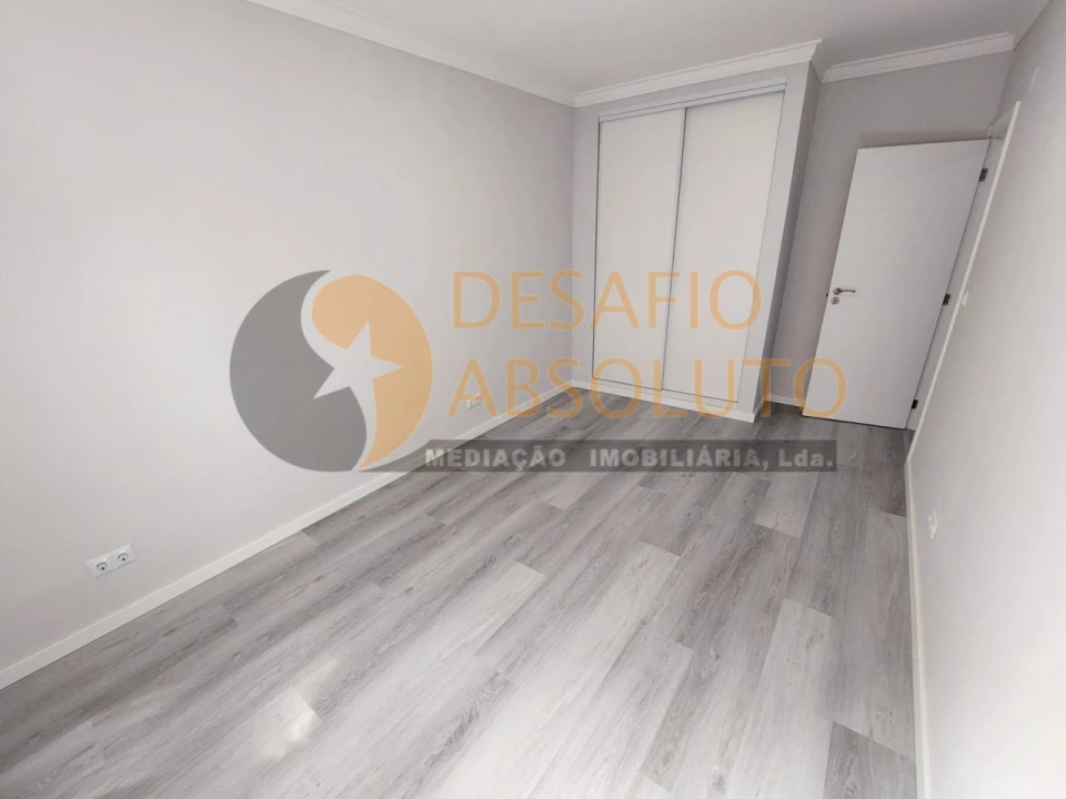 Apartamento T2 para Venda em Corroios Foto 18