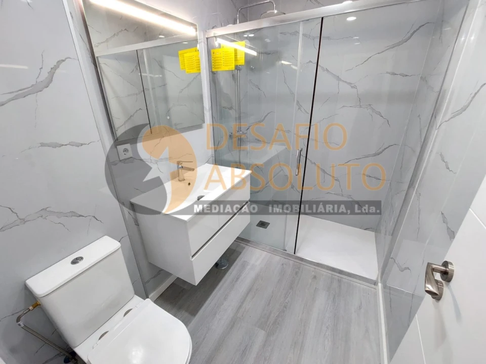 Apartamento T2 para Venda em Corroios Foto 20