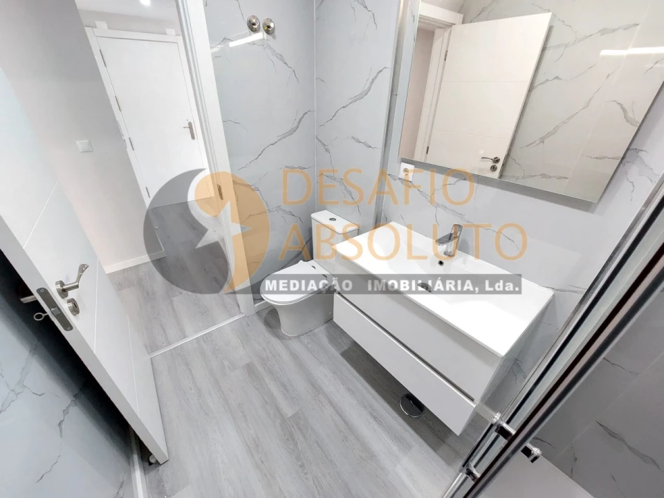 Apartamento T2 para Venda em Corroios Foto 21