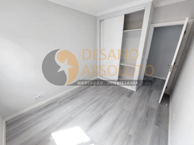 Apartamento T2 para Venda em Corroios Foto 14