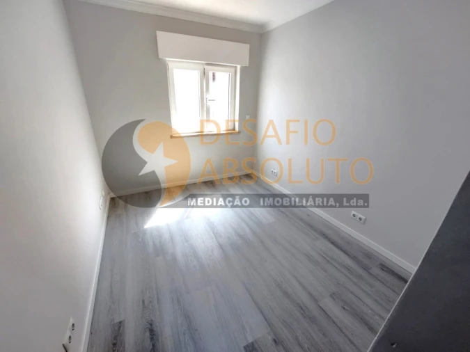 Apartamento T2 para Venda em Corroios Foto 16