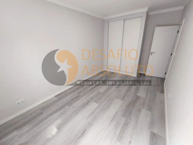 Apartamento T2 para Venda em Corroios Foto 18