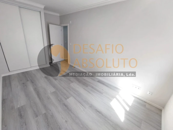 Apartamento T2 para Venda em Corroios Foto 19