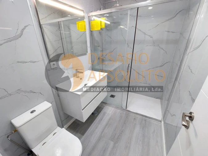 Apartamento T2 para Venda em Corroios Foto 20