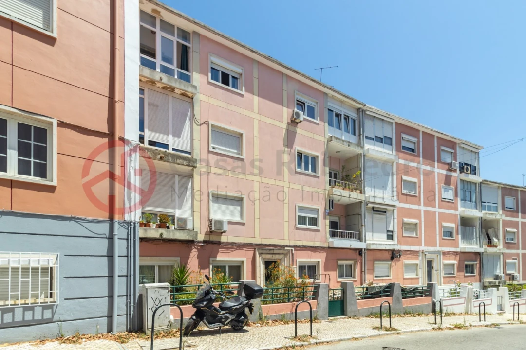 Apartamento T2 para Venda em Almada, Cova da Piedade, Pragal e Cacilhas Foto 2