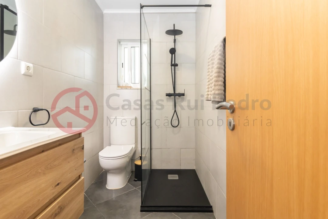 Apartamento T2 para Venda em Almada, Cova da Piedade, Pragal e Cacilhas Foto 42