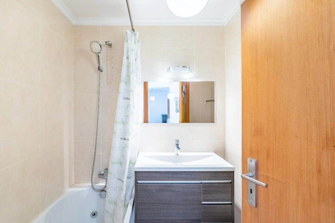 Apartamento T1 para Venda em Caniço Foto 16