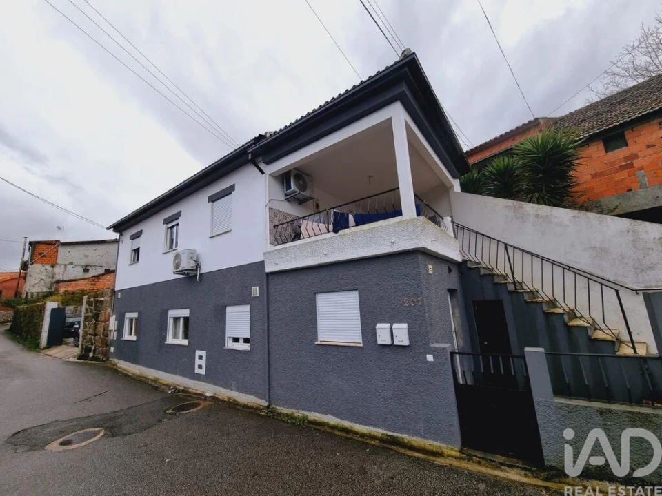 Moradia T4 para Venda em Mouraz e Vila Nova da Rainha Foto 1