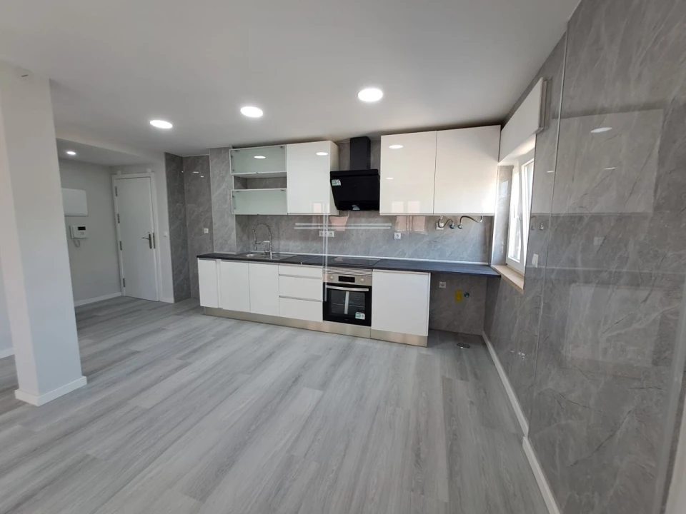 Apartamento T2 para Venda em Corroios Foto 1