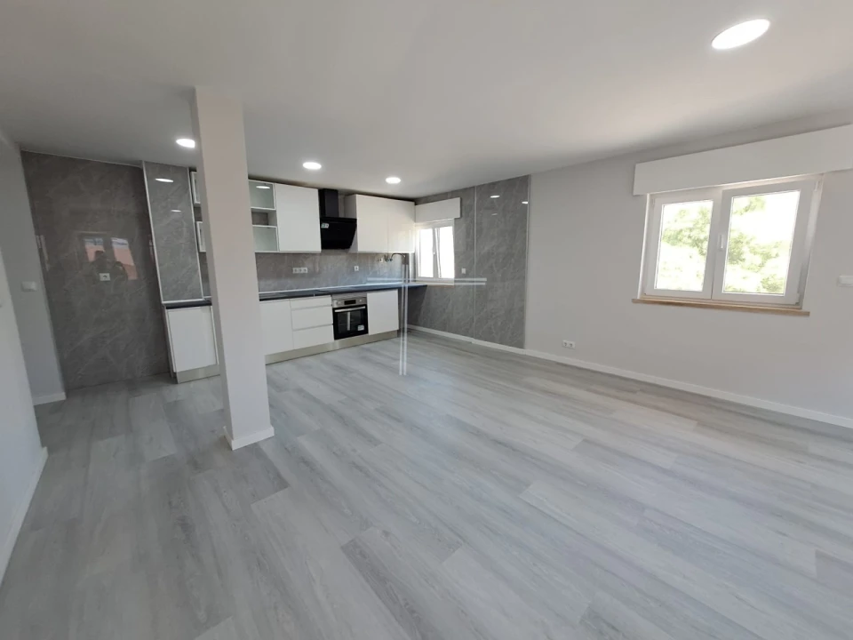 Apartamento T2 para Venda em Corroios Foto 2