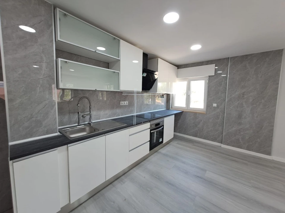 Apartamento T2 para Venda em Corroios Foto 5