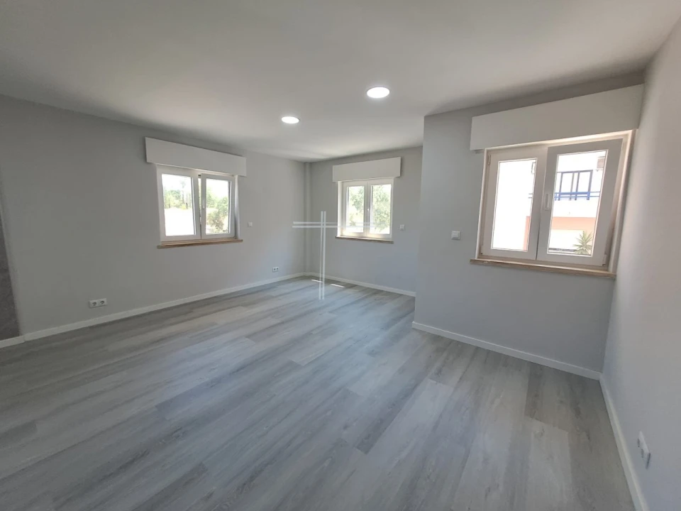 Apartamento T2 para Venda em Corroios Foto 6