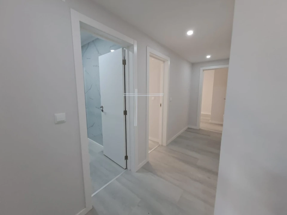 Apartamento T2 para Venda em Corroios Foto 9