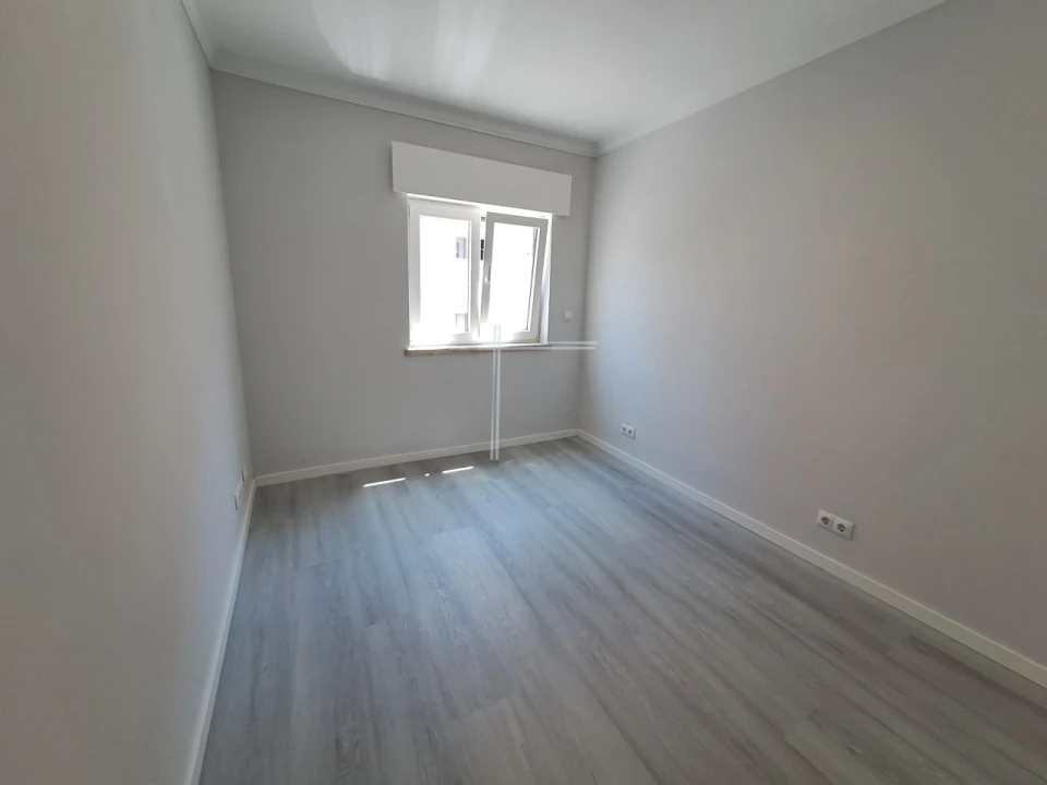 Apartamento T2 para Venda em Corroios Foto 12