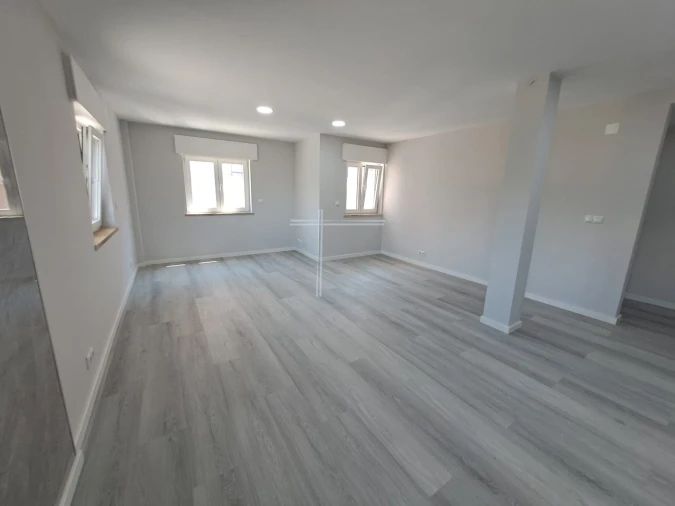 Apartamento T2 para Venda em Corroios Foto 8