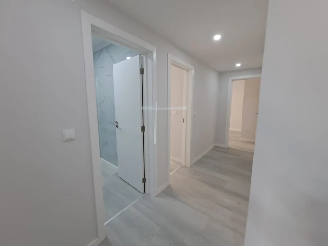 Apartamento T2 para Venda em Corroios Foto 9