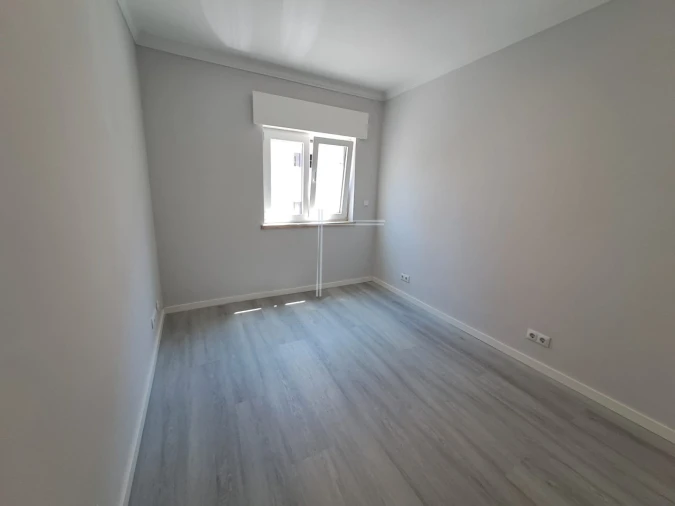 Apartamento T2 para Venda em Corroios Foto 12