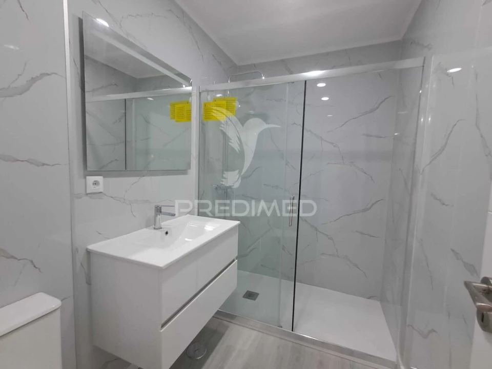 Apartamento T2 para Venda em Corroios Foto 14