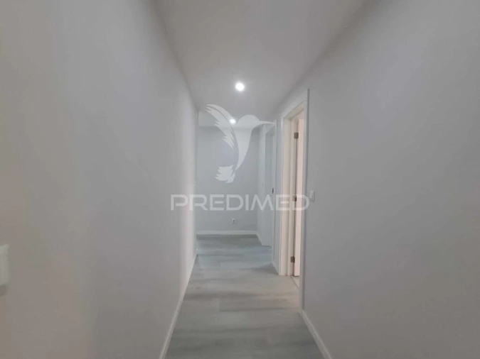 Apartamento T2 para Venda em Corroios Foto 10