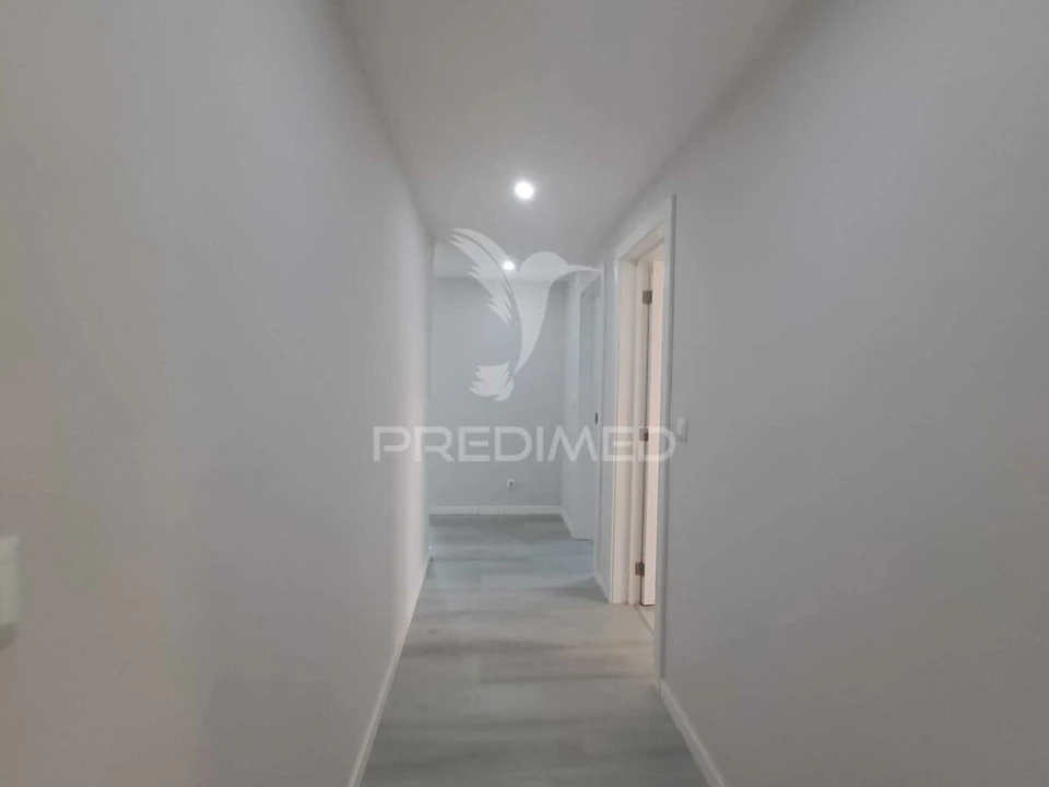 Apartamento T2 para Venda em Corroios Foto 10