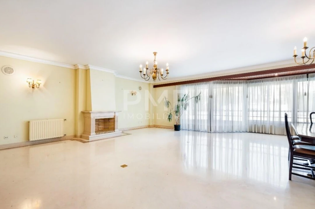 Apartamento T4 para Venda em Lumiar Foto 1