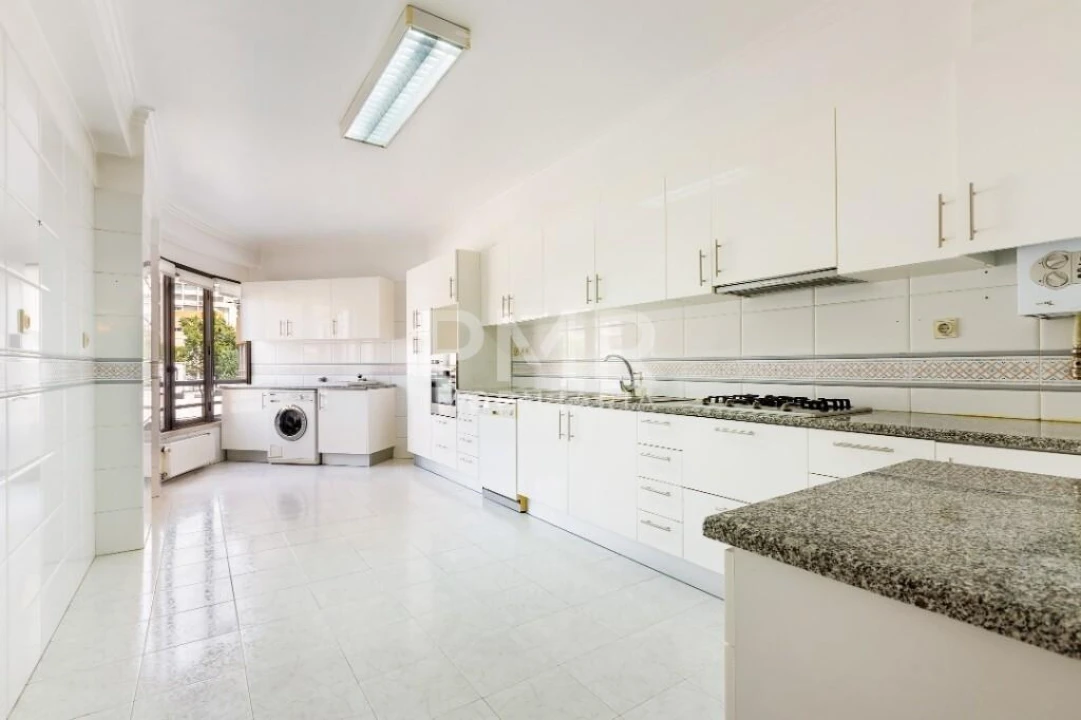 Apartamento T4 para Venda em Lumiar Foto 22
