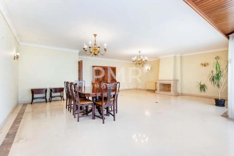 Apartamento T4 para Venda em Lumiar Foto 3