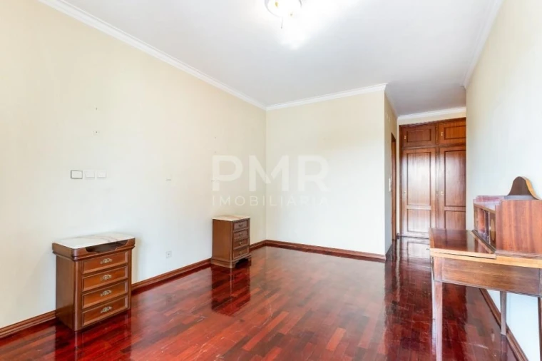 Apartamento T4 para Venda em Lumiar Foto 26