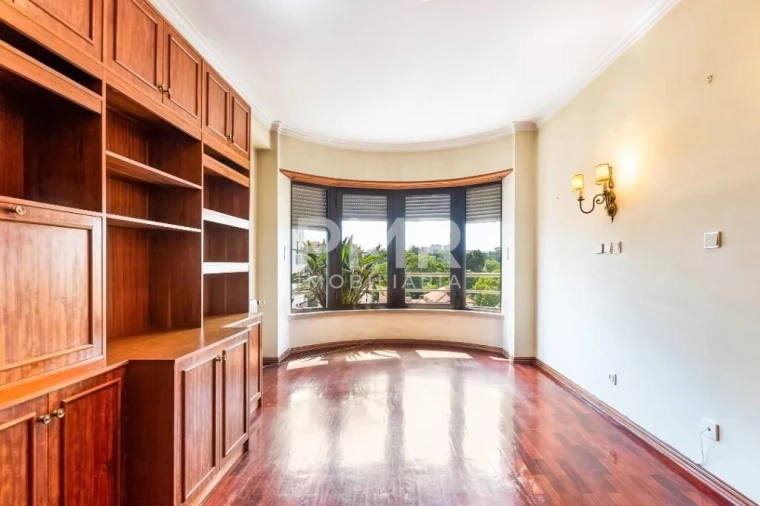 Apartamento T4 para Venda em Lumiar Foto 8