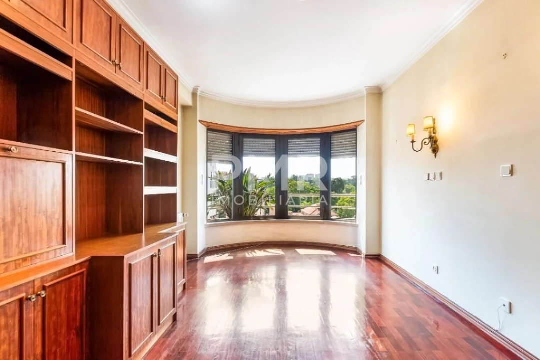 Apartamento T4 para Venda em Lumiar Foto 8
