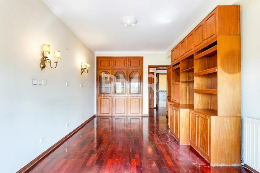 Apartamento T4 para Venda em Lumiar Foto 16