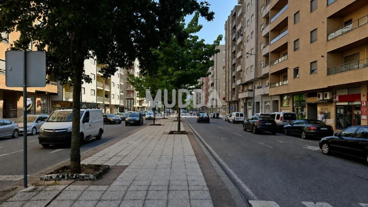 Loja para Venda em Sé, Santa Maria e Meixedo Foto 3